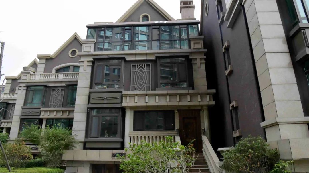 法官带您去看房 | 市南法院携手大众网共探"晓港名城千万豪宅"